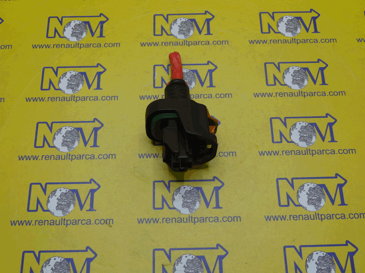 copy-14686-243800007r-aku-kutup-basi-kesme-kutusu-soket-cikma