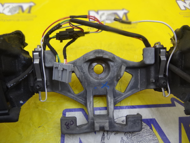 Direksiyon Simidi Fluence Deri Siyah Hız Sabitleyicili Alt Plastik Parca Üst Ufak Nikelaj 484003150R