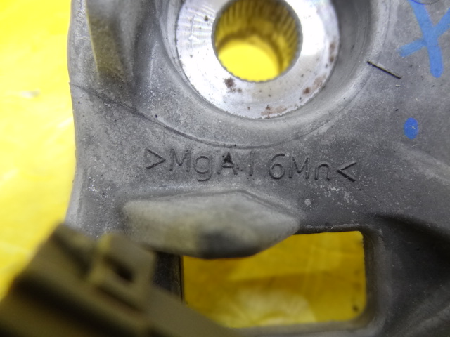 Direksiyon Simidi Fluence Deri Siyah Hız Sabitleyicili Alt Plastik Parca Üst Ufak Nikelaj 484003150R