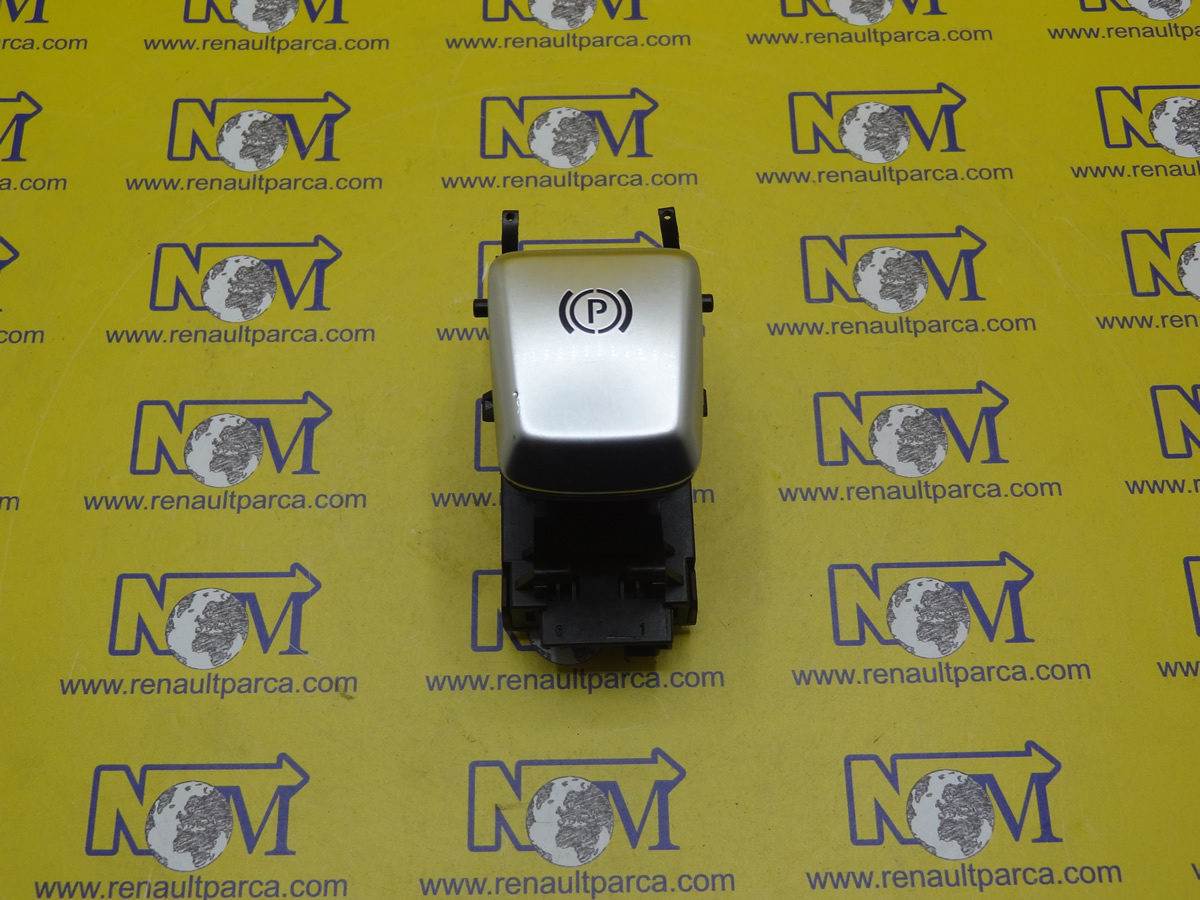 mercedes_el_freni_dugmesi_sokette_hafif_kirik_var_a205905660